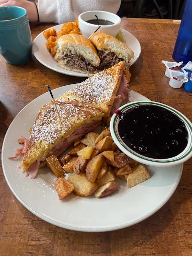 Monte Cristo sandwich plated at Lil' Moon Diner